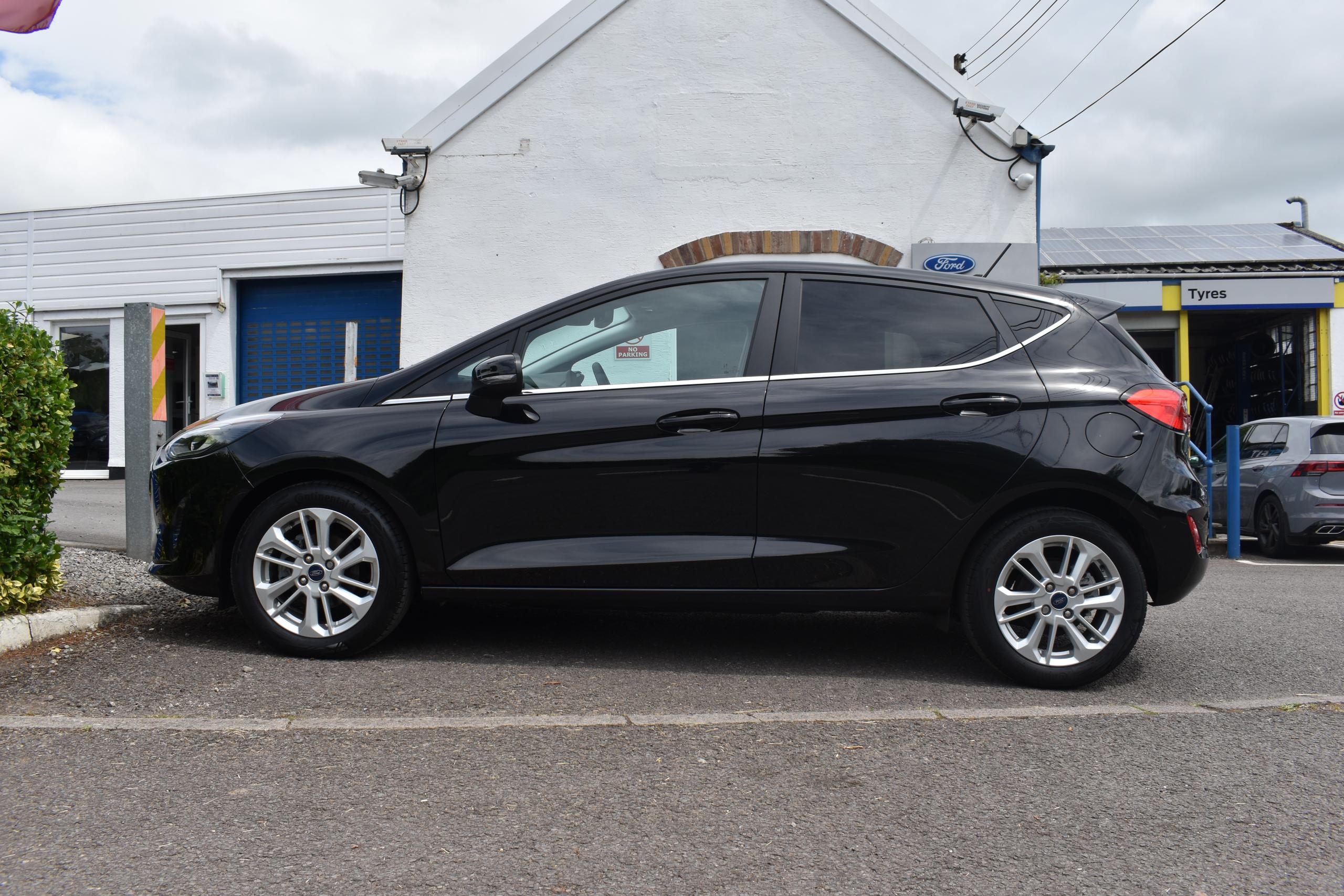Used Ford FIESTA YH22OMM 14