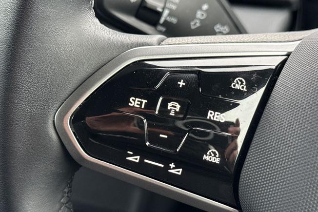VOLKSWAGEN ID.3 Photo 17