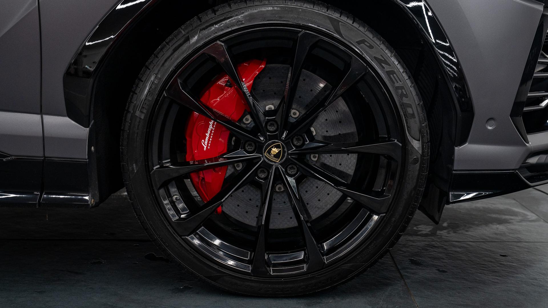 LAMBORGHINI Urus Photo e7faf17c-f0f3-4ba5-93c2-0643a4734258.jpg