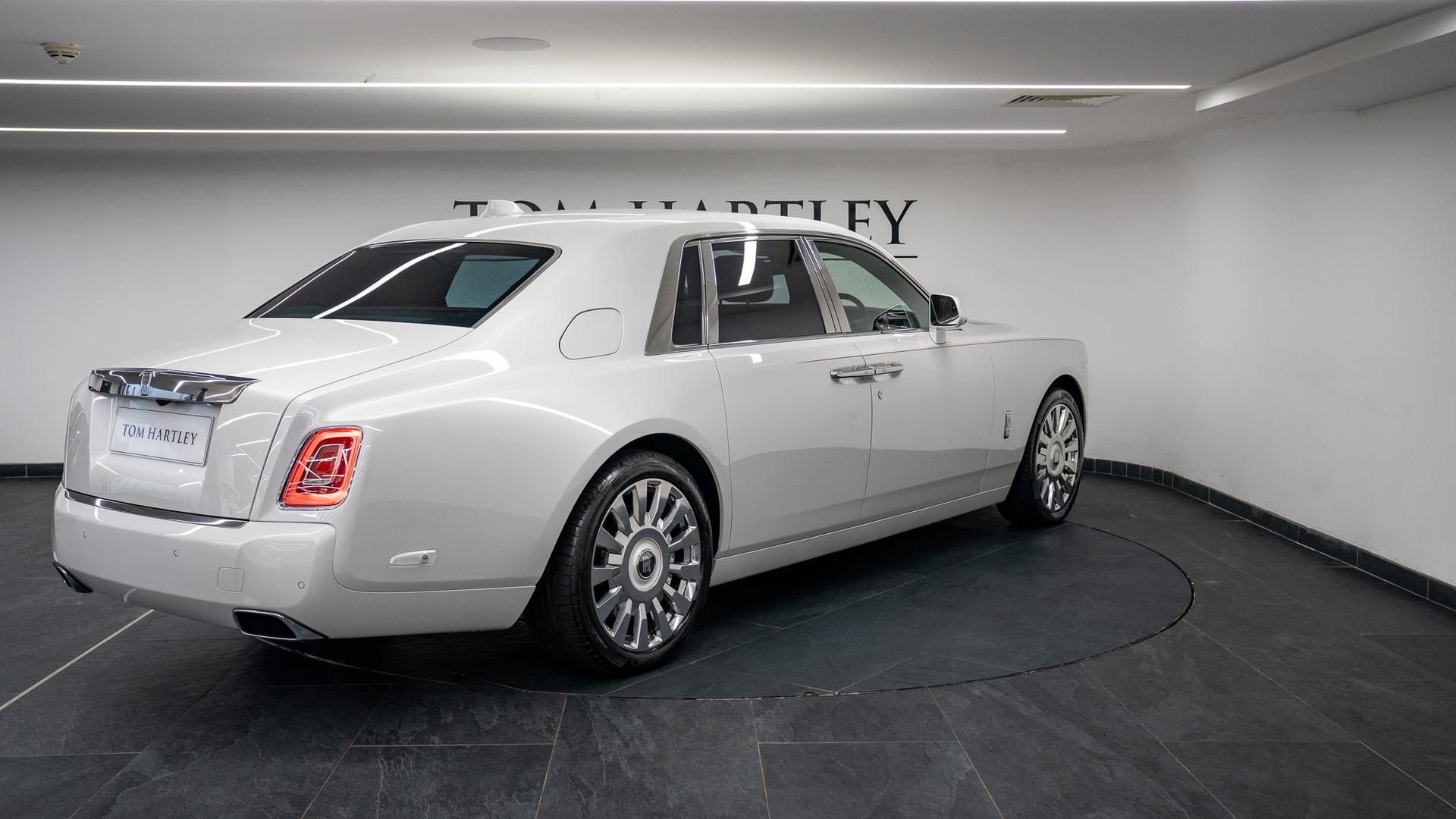 Rolls-Royce Phantom Photo e80b6a63-8ba6-42d5-8525-77e5e595a18a.jpg