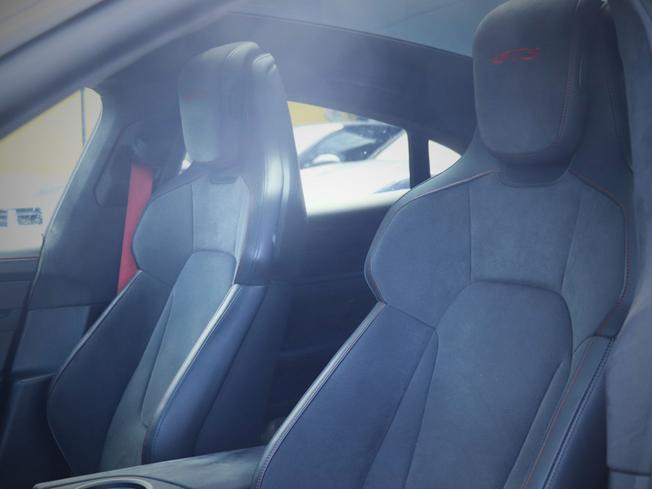 PORSCHE Taycan Photo 26