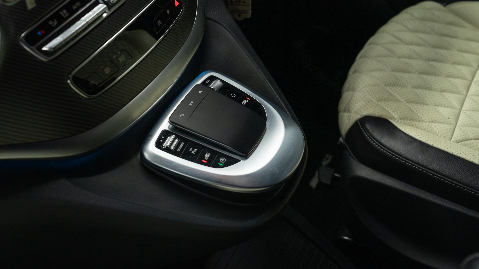 Mercedes-Benz V300 AMG Line Photo e82ccd26-106c-4ecb-b730-8e4c708c041b.jpg
