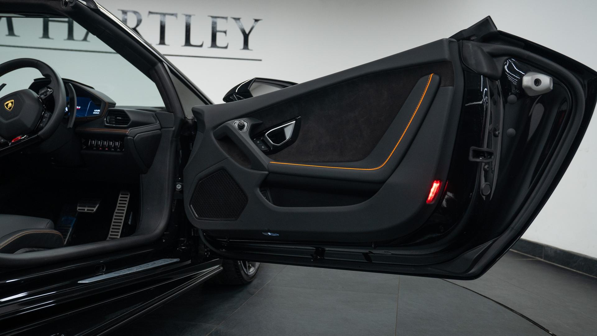 LAMBORGHINI Huracan Photo e82d761b-32f7-458d-bcfb-bd90848c081b.jpg