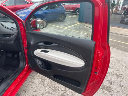 Fiat 500e Photo e8341592-8e0d-4009-a2fd-33a807d91b47.jpeg