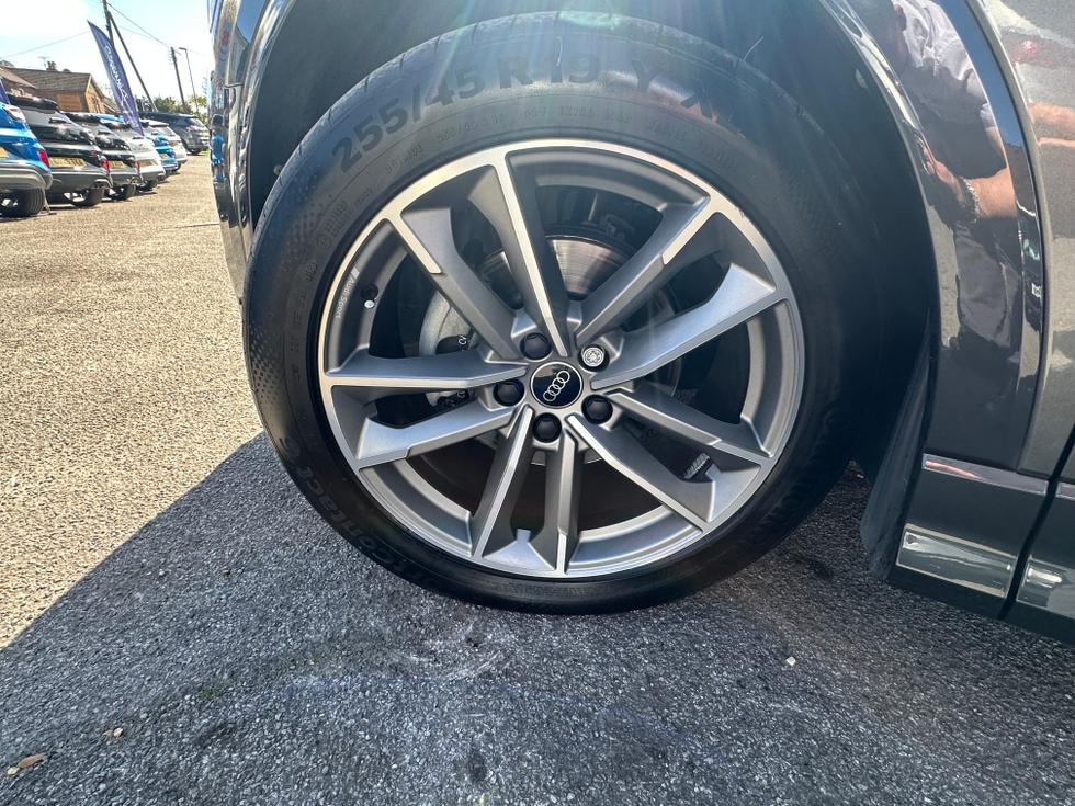 Audi Q3 Photo e837a1bf-dcbf-4a7b-aeb0-f6aaeae4dab0.jpeg