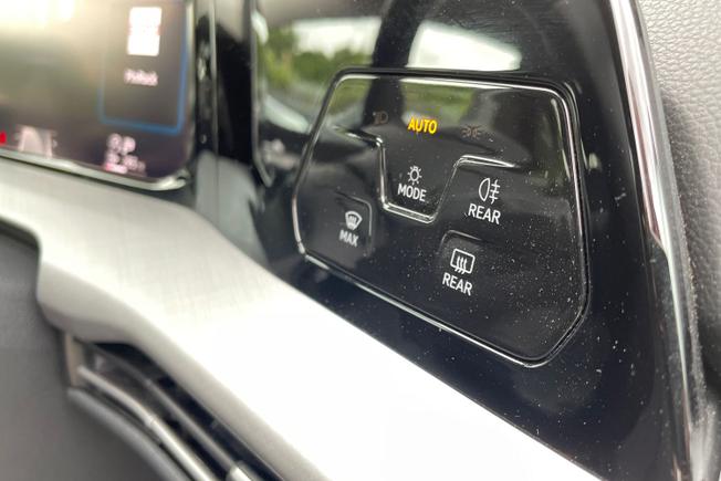 VOLKSWAGEN Golf Photo 25