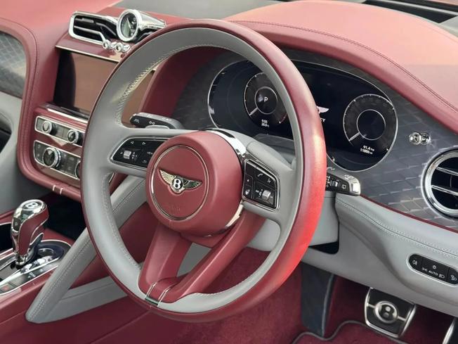 BENTLEY Bentayga Photo 7