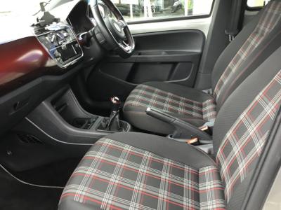 Volkswagen up! Photo 33