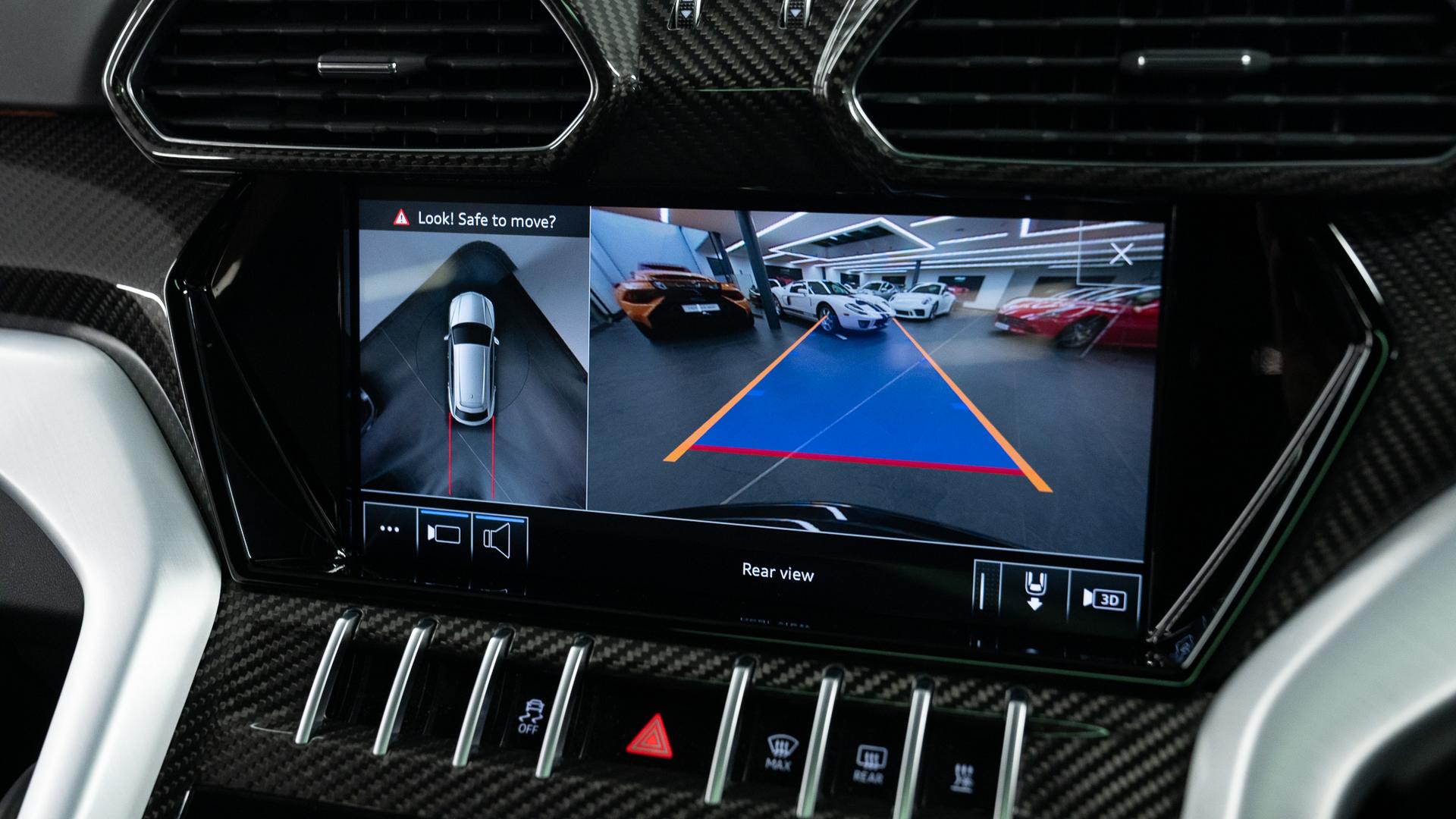 LAMBORGHINI Urus Photo e868235c-610b-4f77-9a51-c80457090c4d.jpg