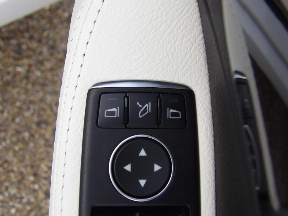 Used Mercedes-Benz SLK YR16MDY 28