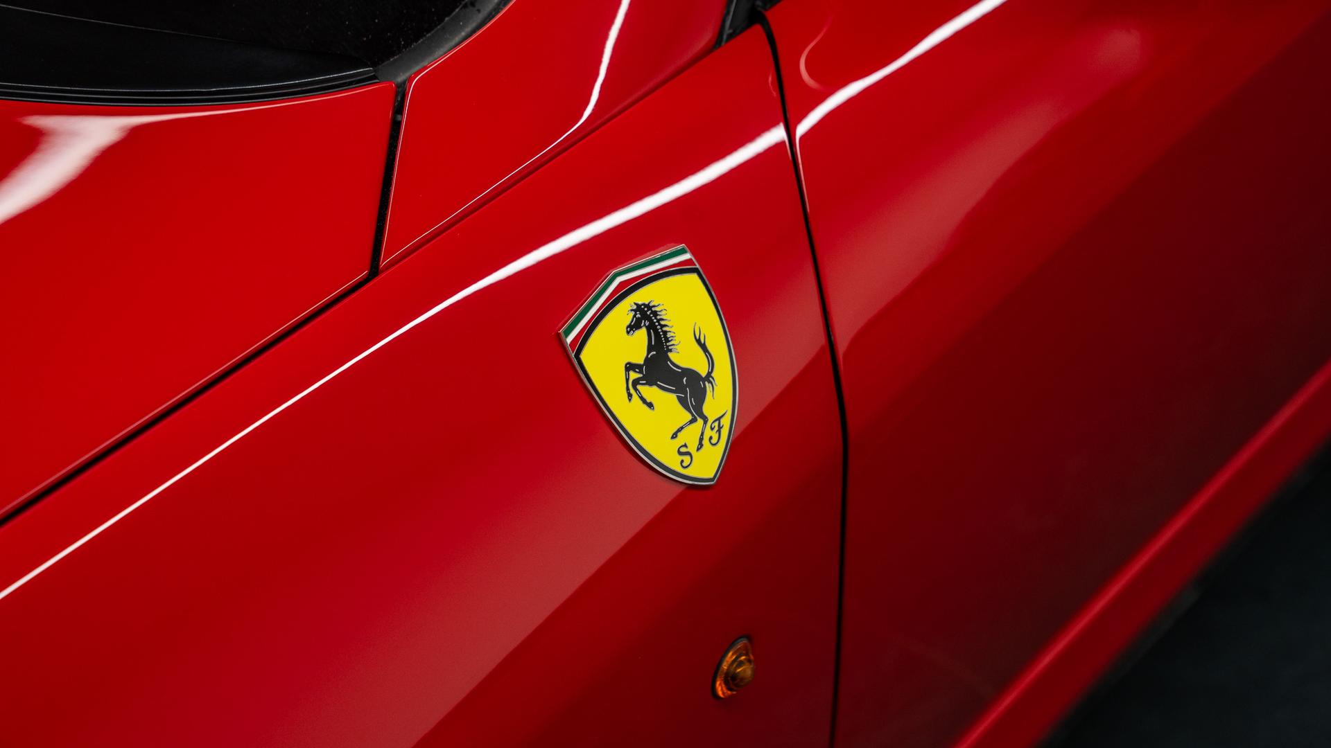 Ferrari 550 Photo e8875d35-2bd1-4922-8d4e-611d2c65c3fa.jpg