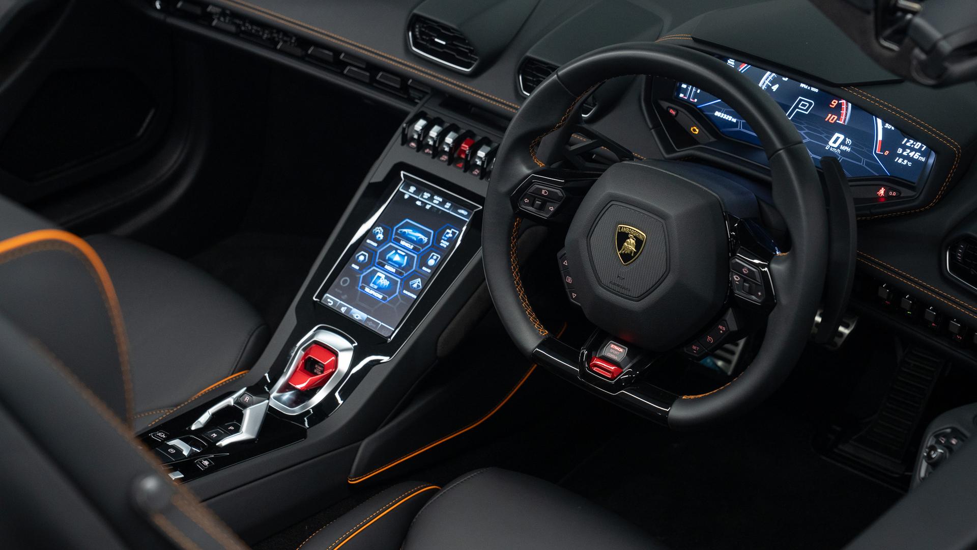 LAMBORGHINI Huracan Photo e8bb57b1-4afc-4470-a356-23799727d187.jpg