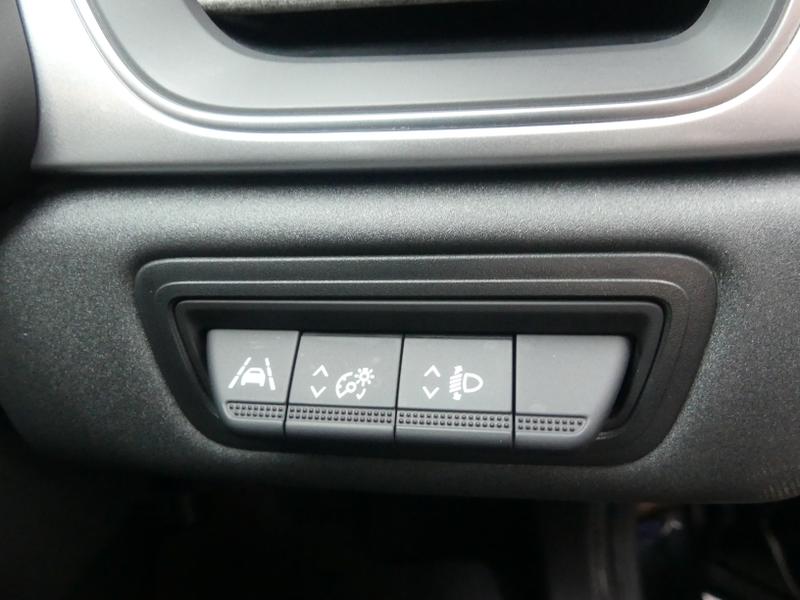 Renault Captur Photo e8bcfb74-2cff-402a-b7c6-1fcc56cdb597.jpg