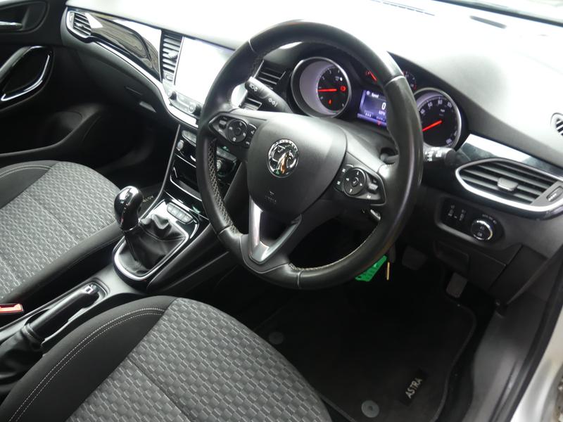 Vauxhall Astra Photo e8d65f10-2dbe-451d-8c46-059f3cd33d8d.jpg