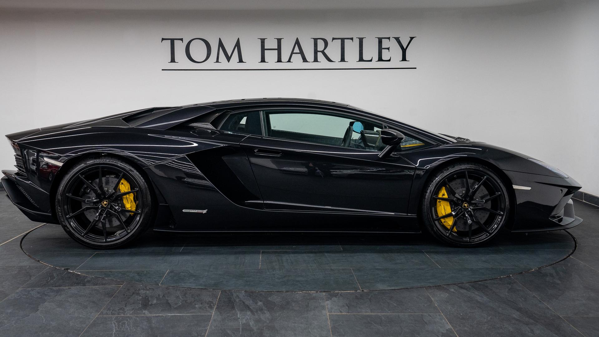 LAMBORGHINI Aventador Photo e8dedfda-7e30-4258-a41c-e13306f2a6f6.jpg