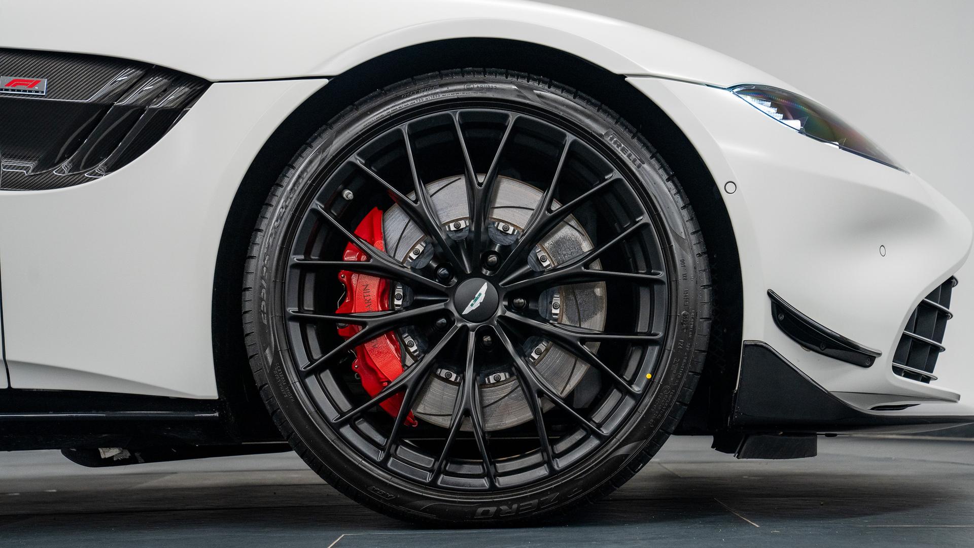 Aston Martin Vantage Photo e8ed503b-becd-4919-b9ff-fdb22c9965f1.jpg