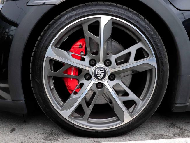 PORSCHE Taycan Photo 4