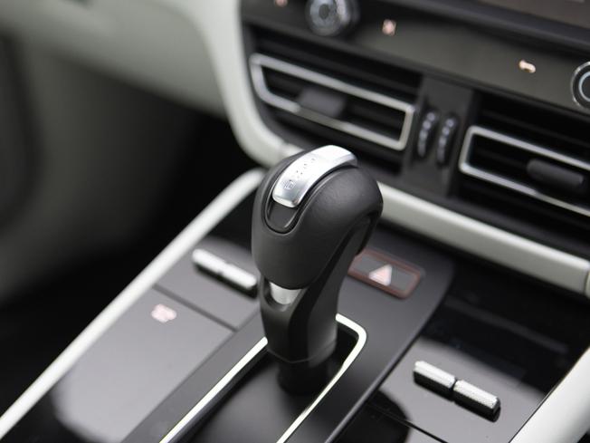 PORSCHE Macan Photo 23