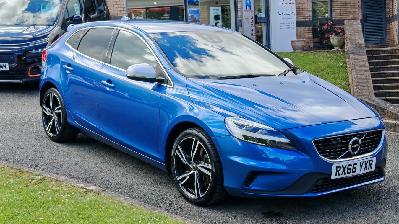 Used Volvo V40 RX66YXR 1