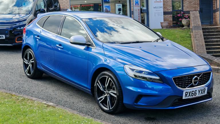 Used Volvo V40 RX66YXR 1