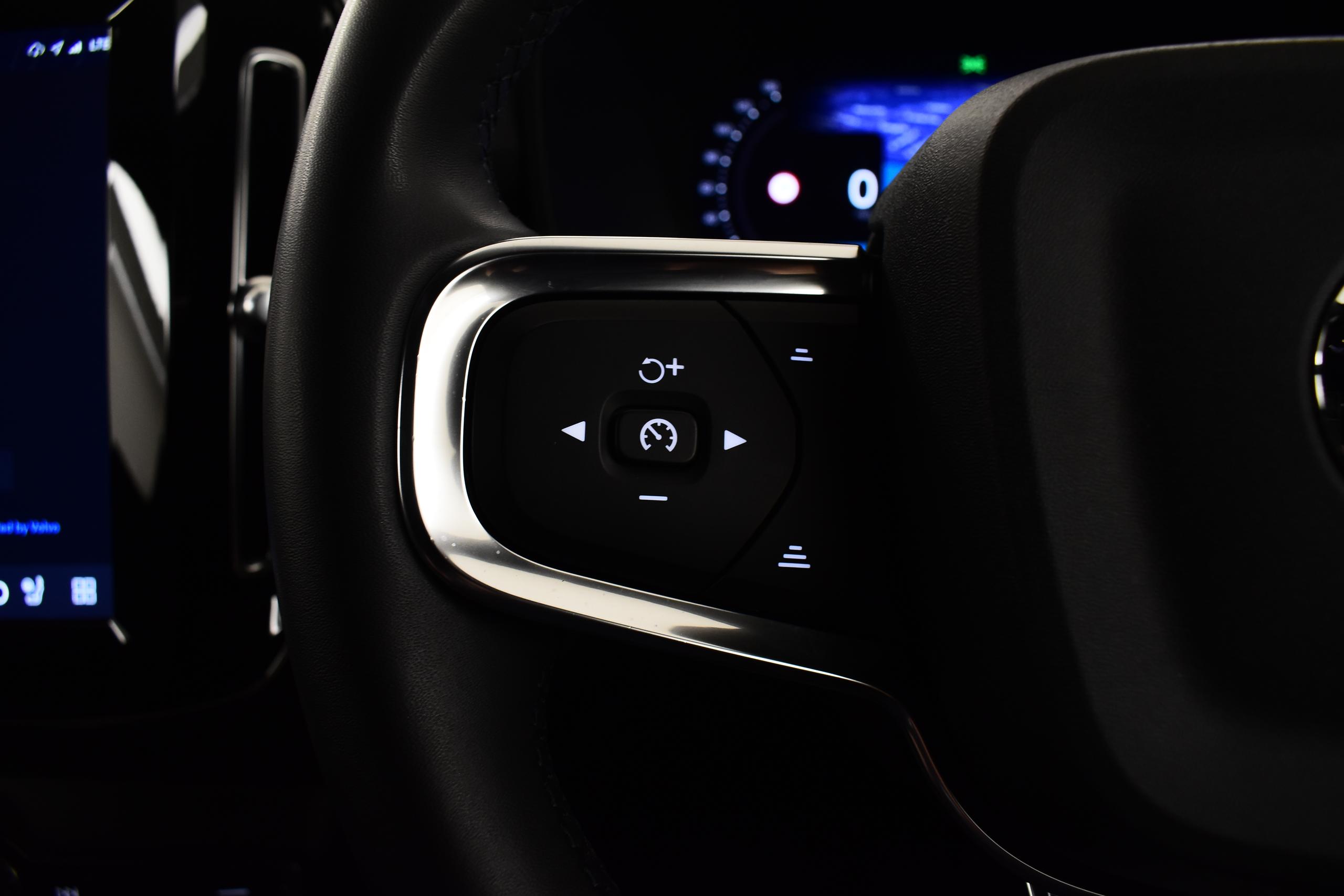 2023 VOLVO XC40 2.0 B4P Ultimate Dark 5dr Auto - vehicle photo 12 for sale on PureCar
