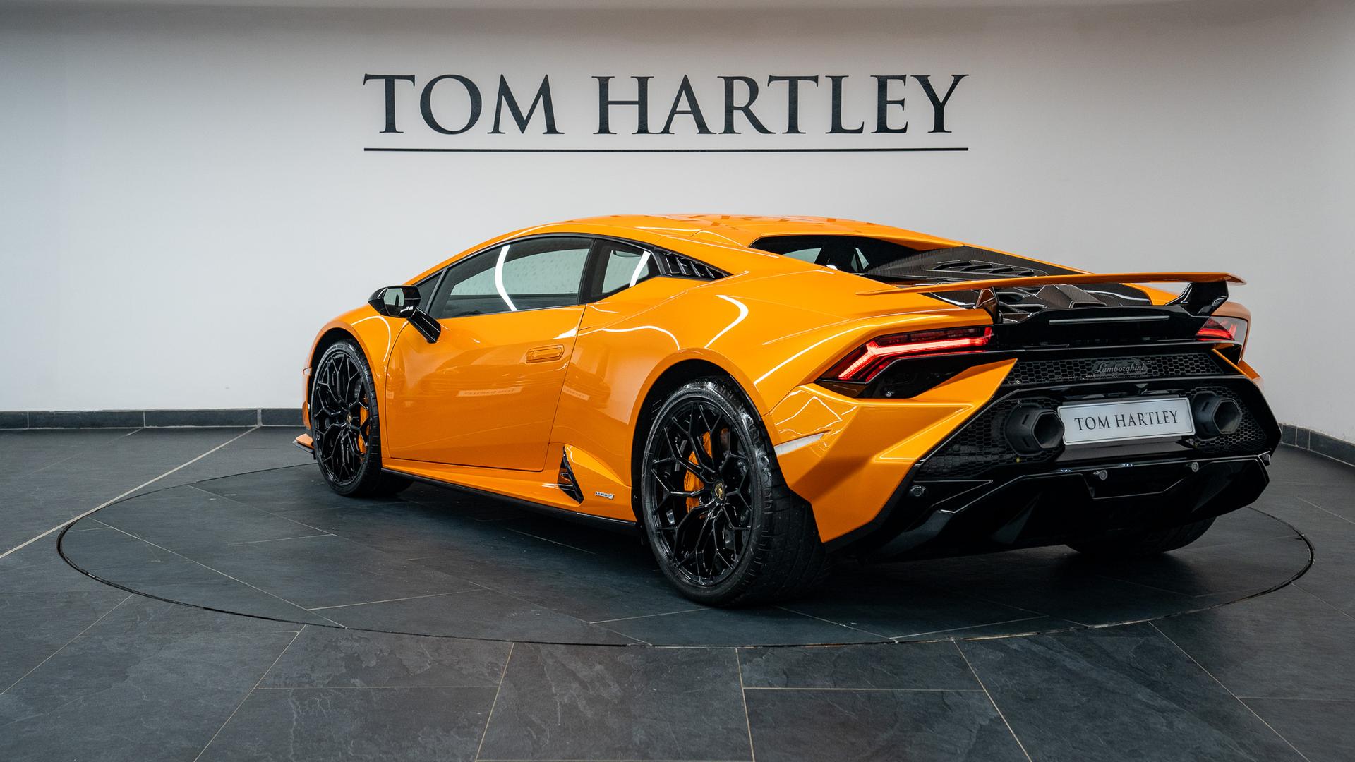 LAMBORGHINI Huracan Photo e92cd316-1b04-4092-b076-a7e0b34aff45.jpg