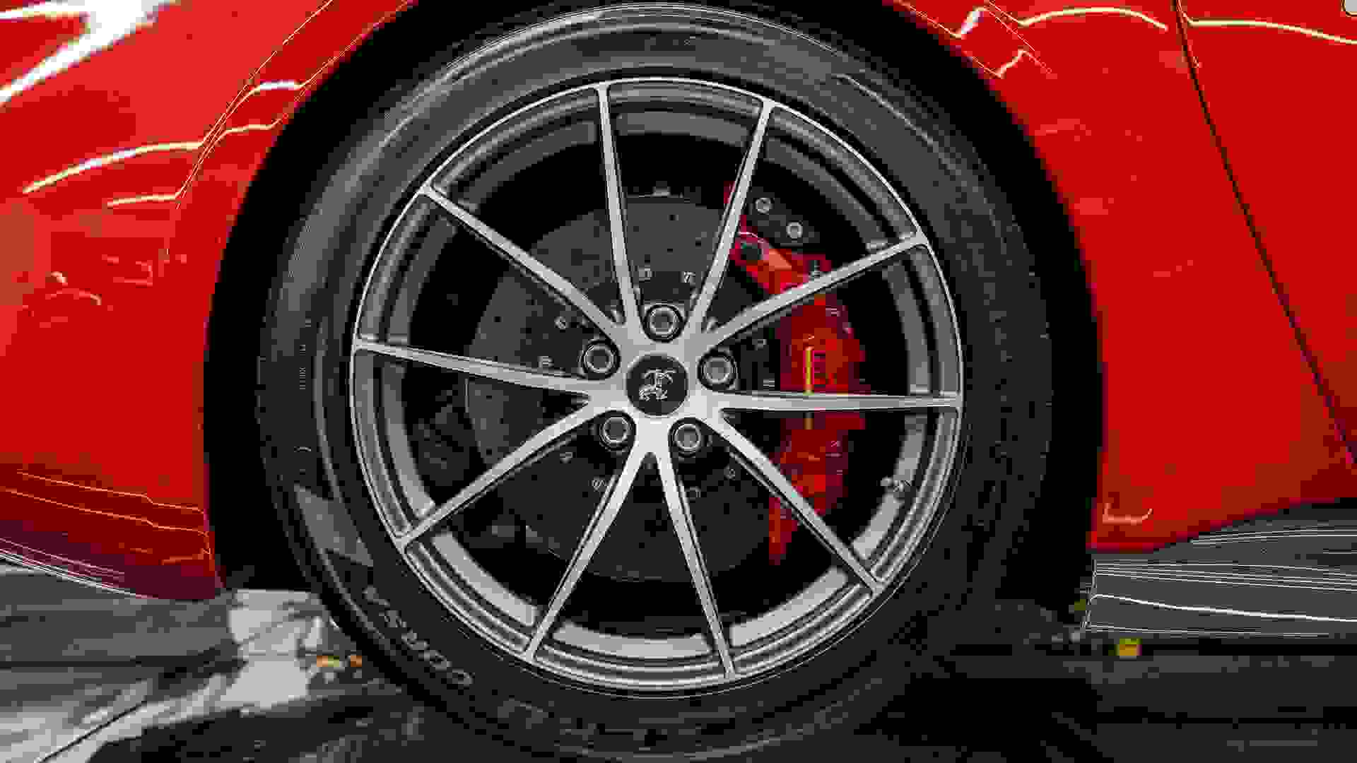 Ferrari F12 Photo e946b274-3608-4d37-ac6d-89a94d0bac72.jpg