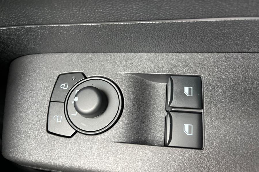 Ford TRANSIT COURIER Photo e9681c94-fde3-4508-adf8-f6bda5c984e1.jpg
