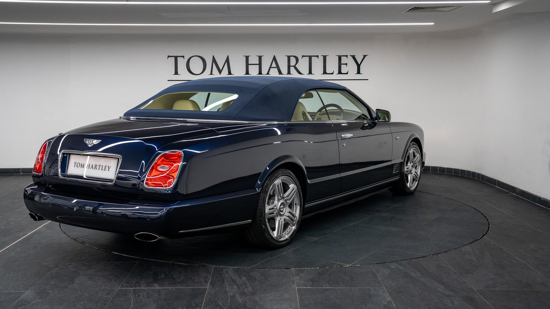 Bentley Azure Photo e9696090-c6de-44af-8c0c-8caa138db221.jpg
