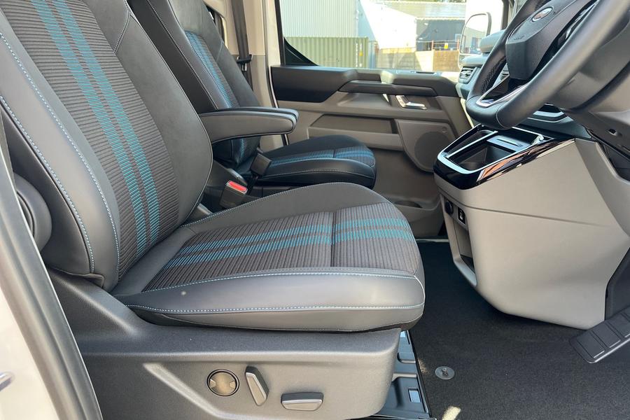 Ford TRANSIT CUSTOM Photo e973278c-3864-4e56-b127-50d8a1572e12.jpg