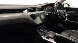 AUDI e-tron Photo 2
