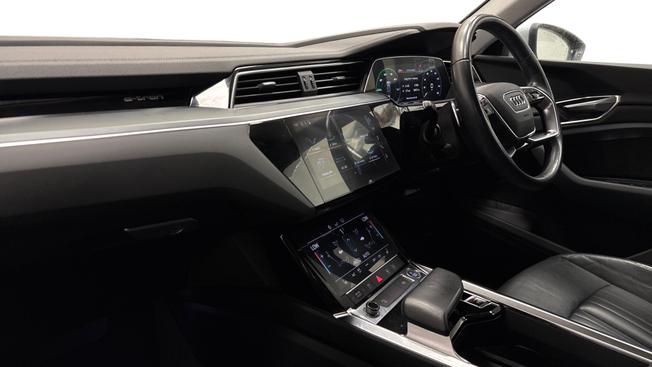 AUDI e-tron Photo 2