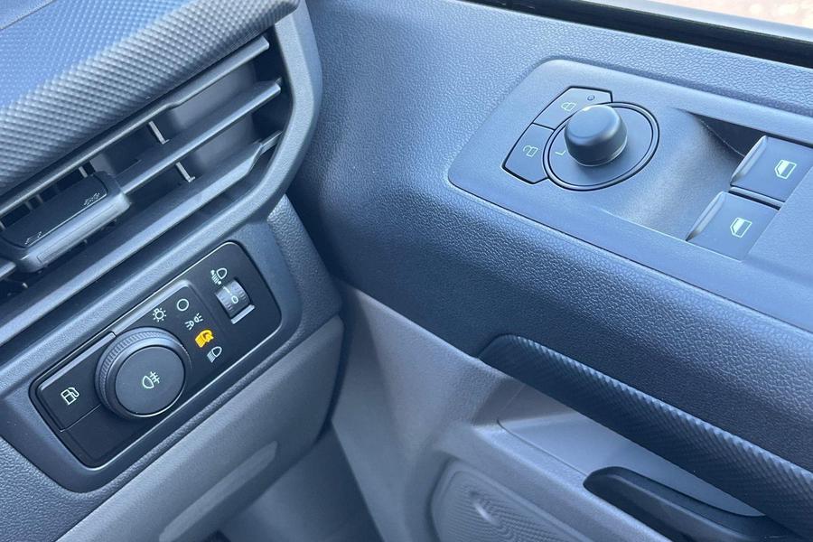 Ford TRANSIT CUSTOM Photo e97e7629-c0dd-41b3-97ce-8c79f7221f6a.jpg