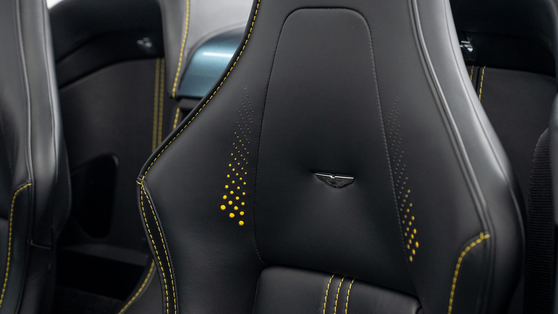 Aston Martin Vantage Photo e990e373-4325-471b-b043-ecc4b3aaf746.jpg