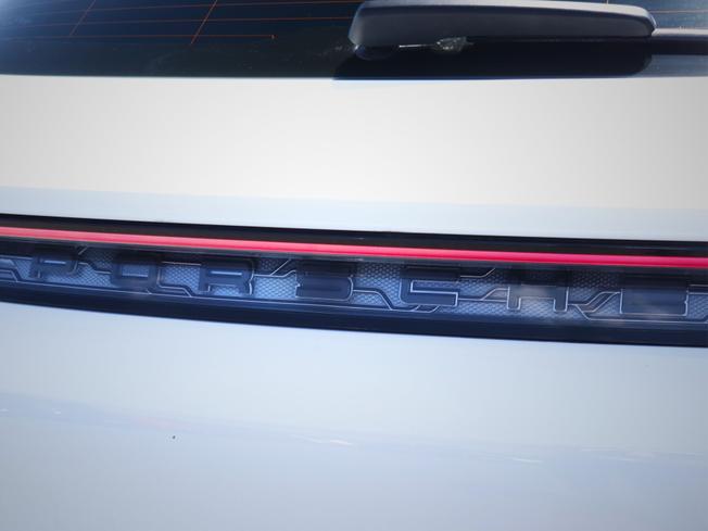 PORSCHE Taycan Photo 14
