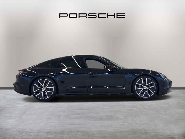 PORSCHE Taycan Photo 8