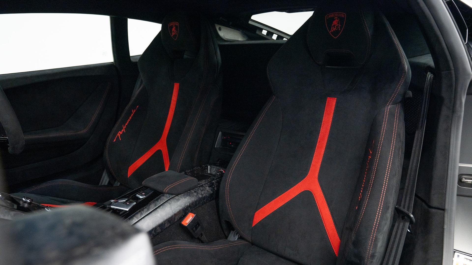 LAMBORGHINI Huracan Photo e9c0e6c5-7e5f-4ddd-83b9-d653b581efa2.jpg