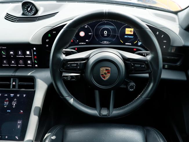 PORSCHE Taycan Photo 45