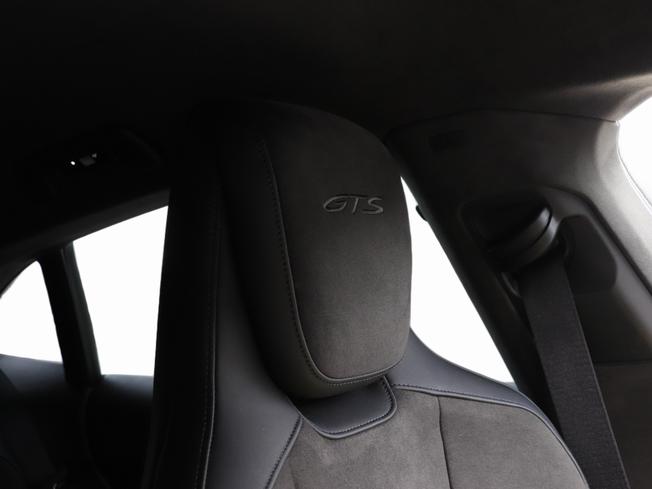 PORSCHE Taycan Photo 27