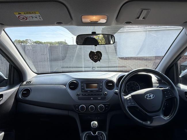 Hyundai i10 Photo e9e08a90-cf4d-4187-b86a-00ce0c8fd215.jpg