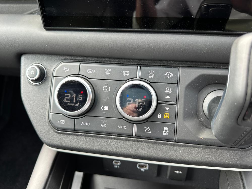Used Land Rover Defender 110 GX73USE 40