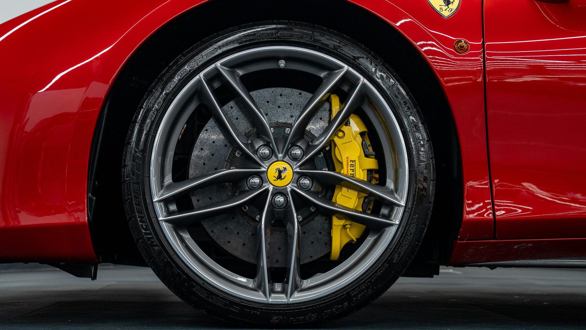 Ferrari 488 Photo e9fd7ed9-4cb4-49d1-b565-96405a1c6a75.jpg