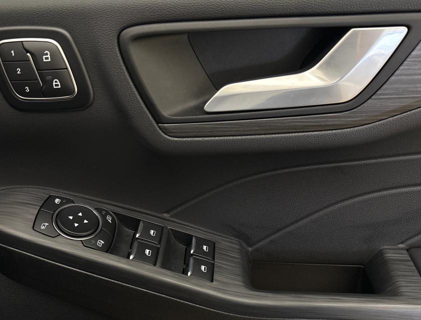 Ford Kuga Photo ea00c6e0-2621-4c84-9f2c-2f456c158f5a.jpg