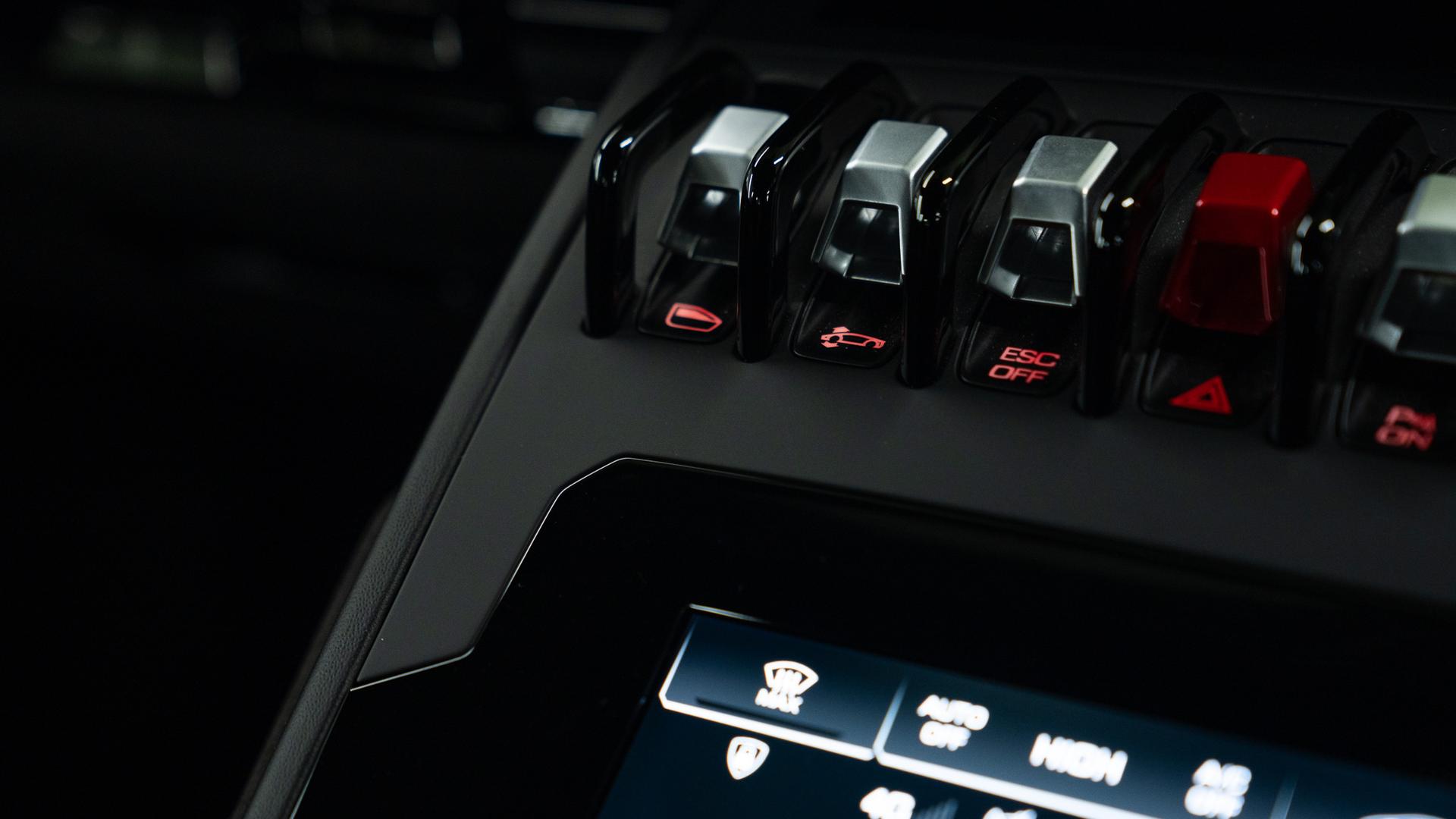 LAMBORGHINI Huracan Photo ea11b0fc-5806-4b04-9bfb-1c6f9db10794.jpg