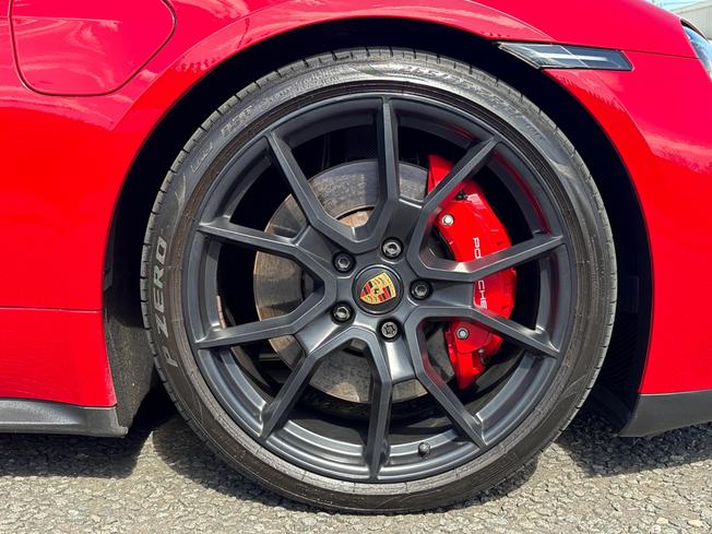 PORSCHE Taycan Photo 15