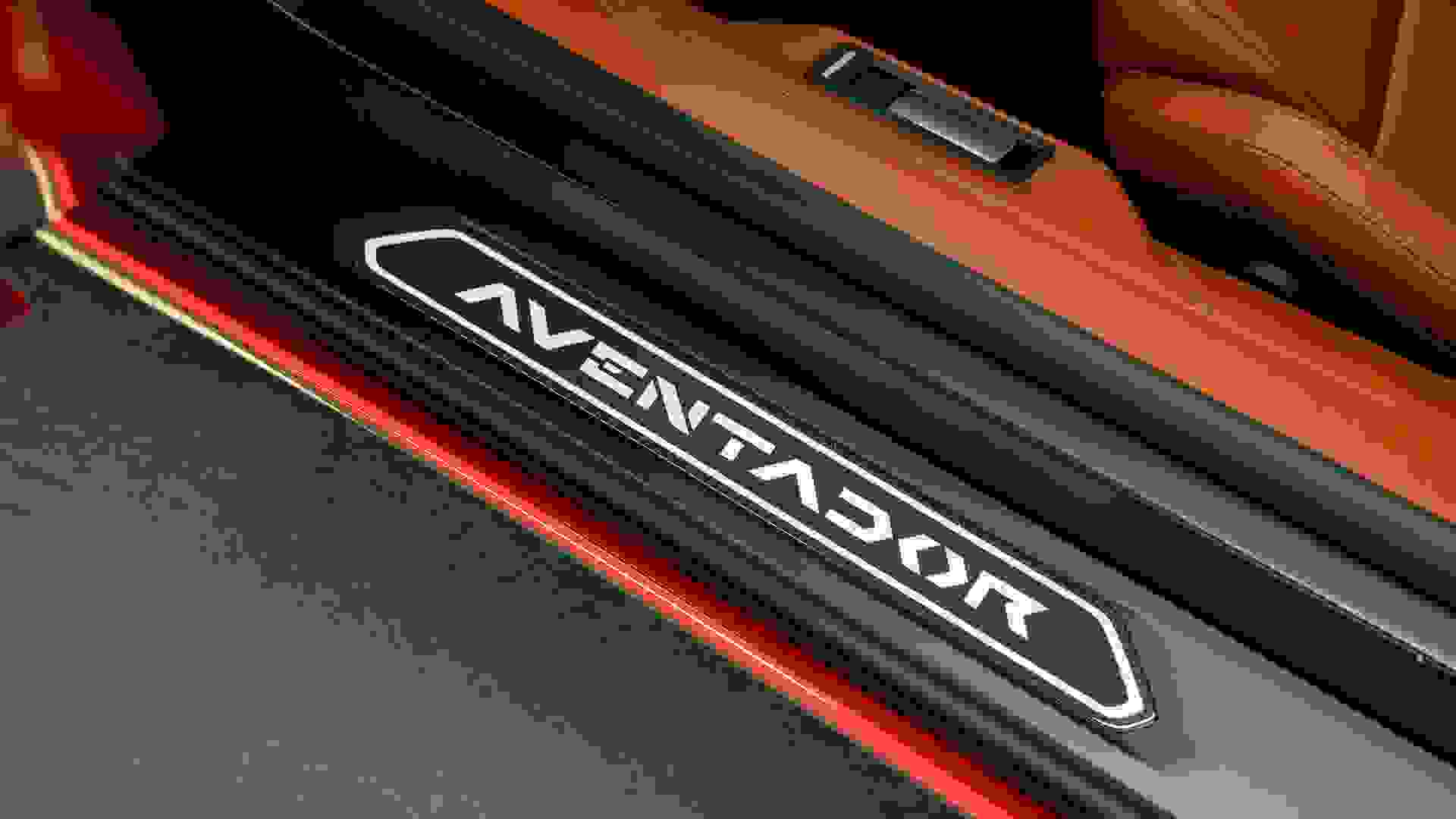 Lamborghini Aventador Photo ea151e0a-a3e4-459c-94be-e9ed632ade09.jpg