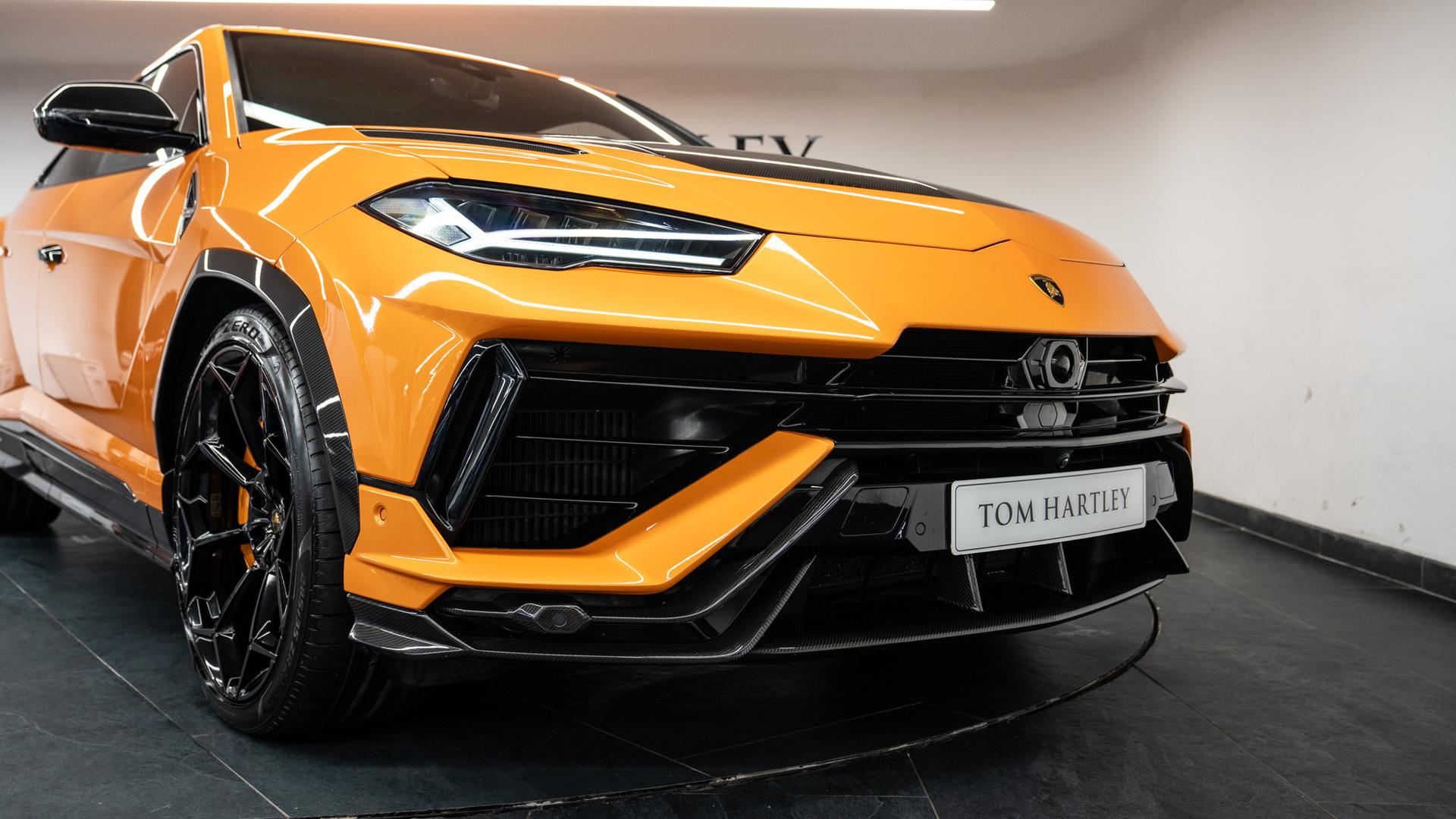 LAMBORGHINI Urus Photo ea262e09-8ee4-4a3c-b647-172703b70386.jpg