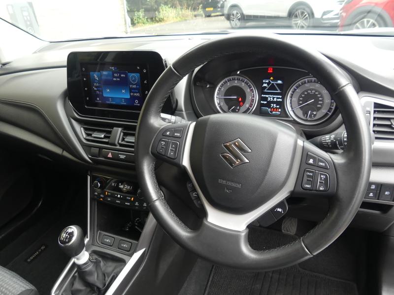 Suzuki S-Cross Photo ea268cb7-a40a-48d1-89a8-86c222c823ee.jpg