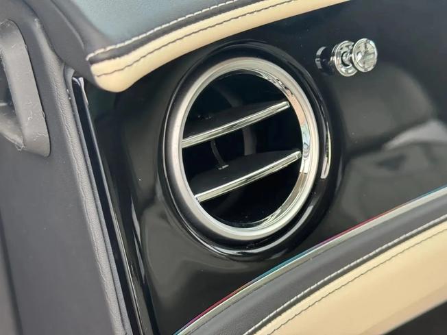 BENTLEY Flying Spur Photo 17