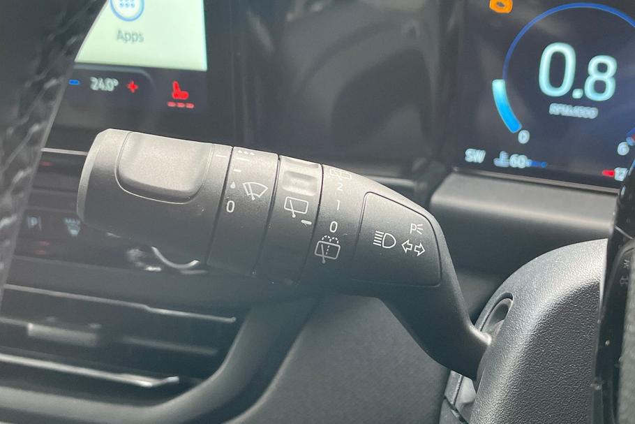 Used Ford TOURNEO CUSTOM 18/N123243 24